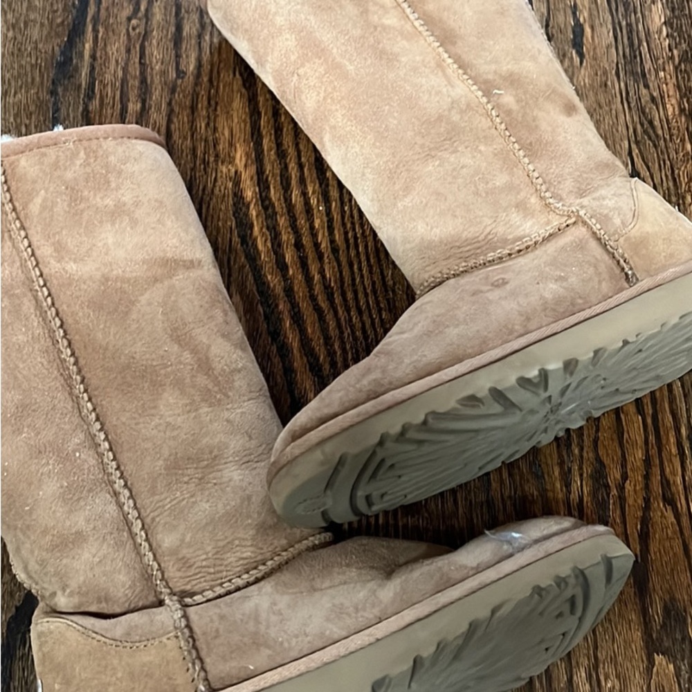 Uggs big kid size 4